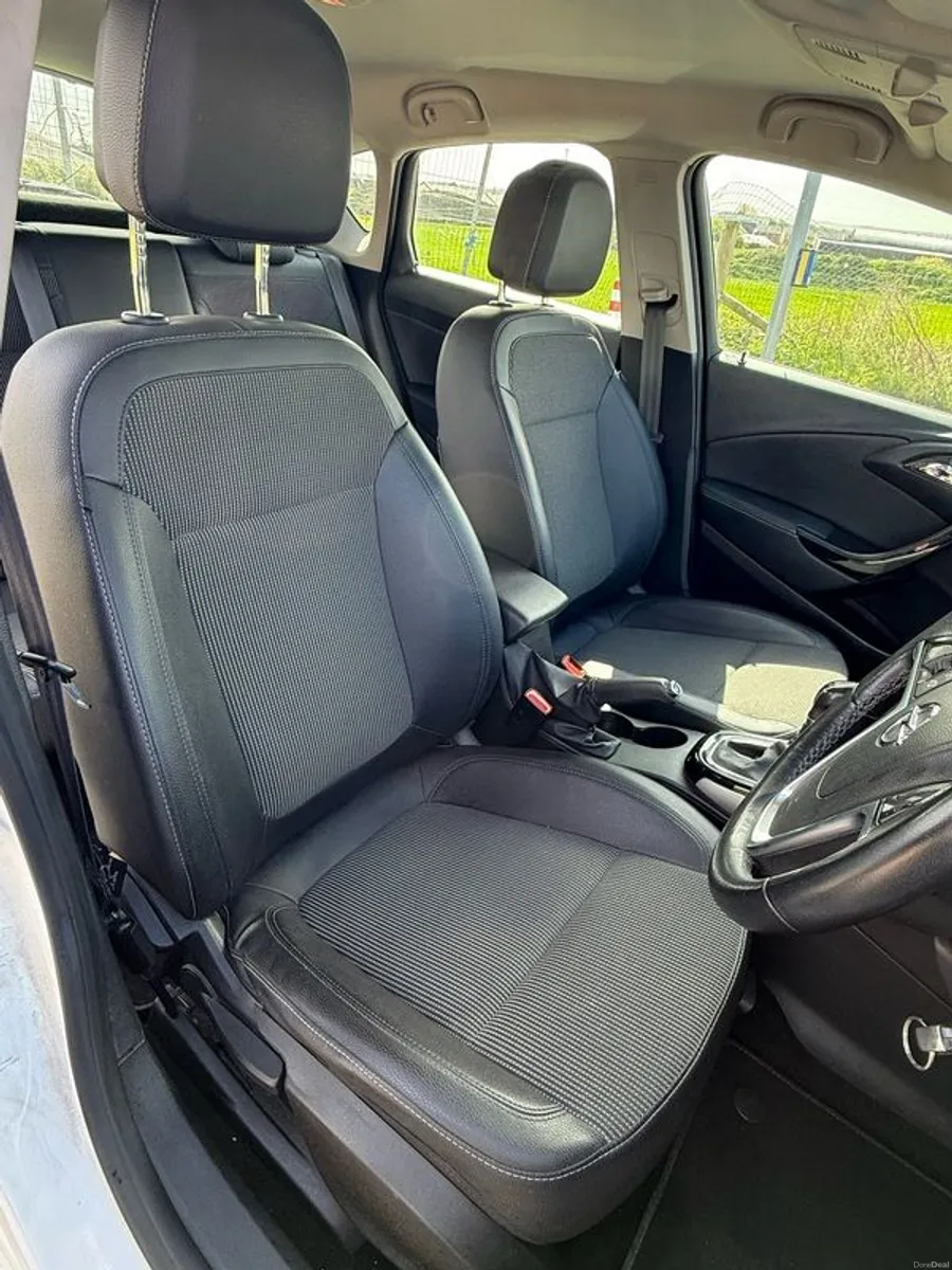 2015 Opel Astra - Image 4