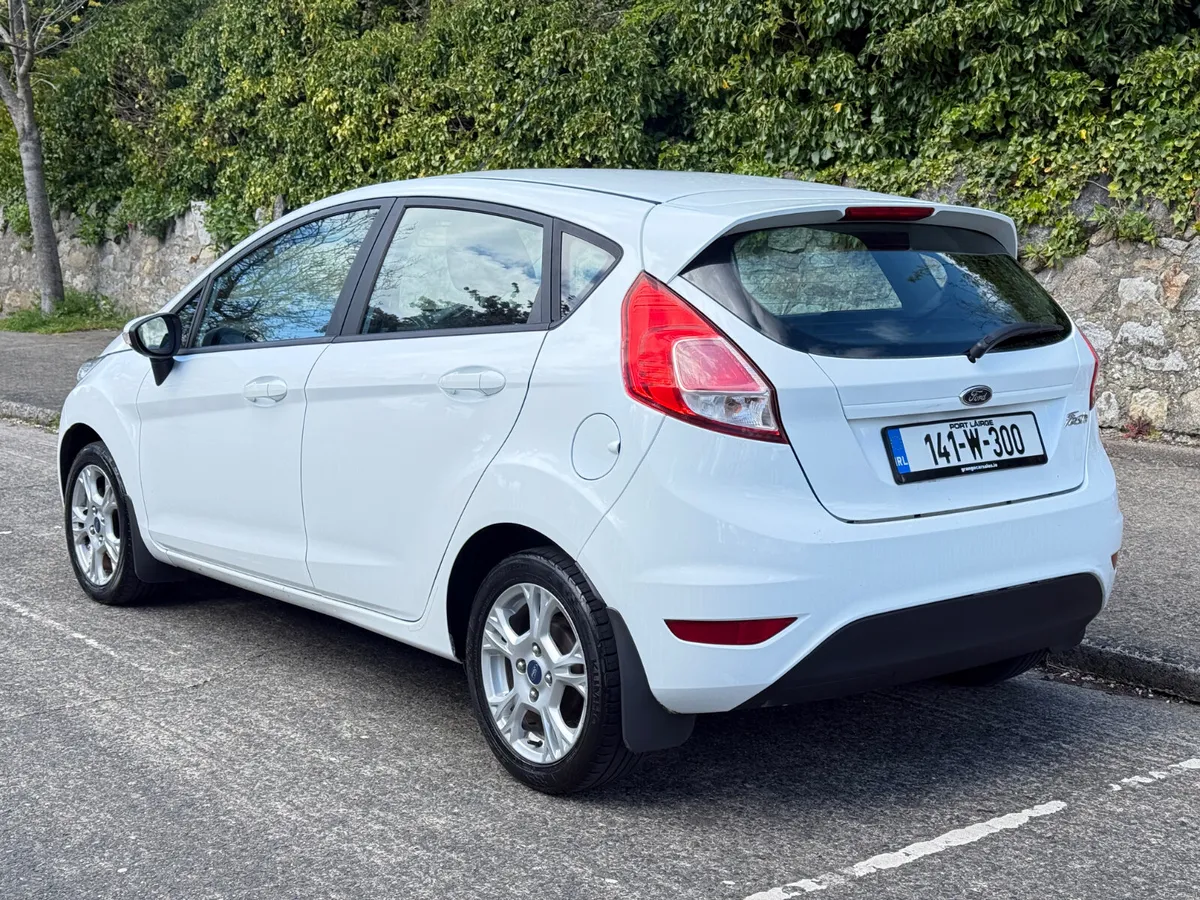 FORD FIESTA 1.25 ZETEC PETROL LOW KMS - Image 3
