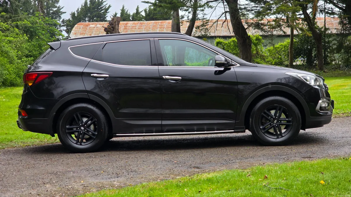2017 Hyundai Santa Fe 2.2 CRDI Executive 4WD - Image 4