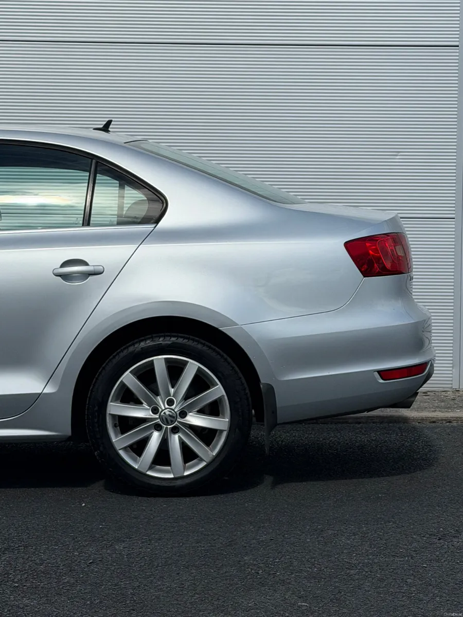 VW Jetta 1.6TDi Auto *LowKms - Image 4