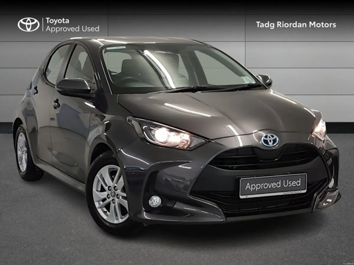 Toyota Yaris 1.5 HYBRID LUNA - Image 1