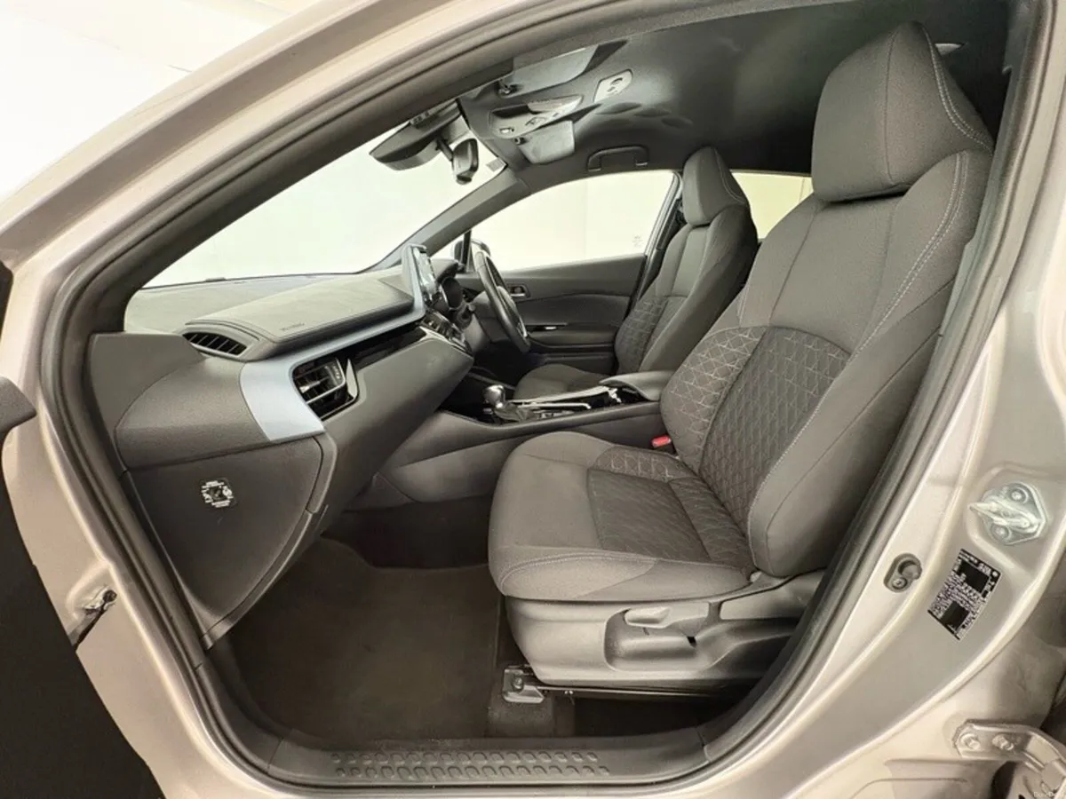 Toyota C-HR Sport Hybrid - Image 6