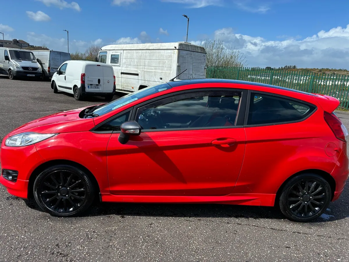 Ford Fiesta 1.0 red edition - Image 3
