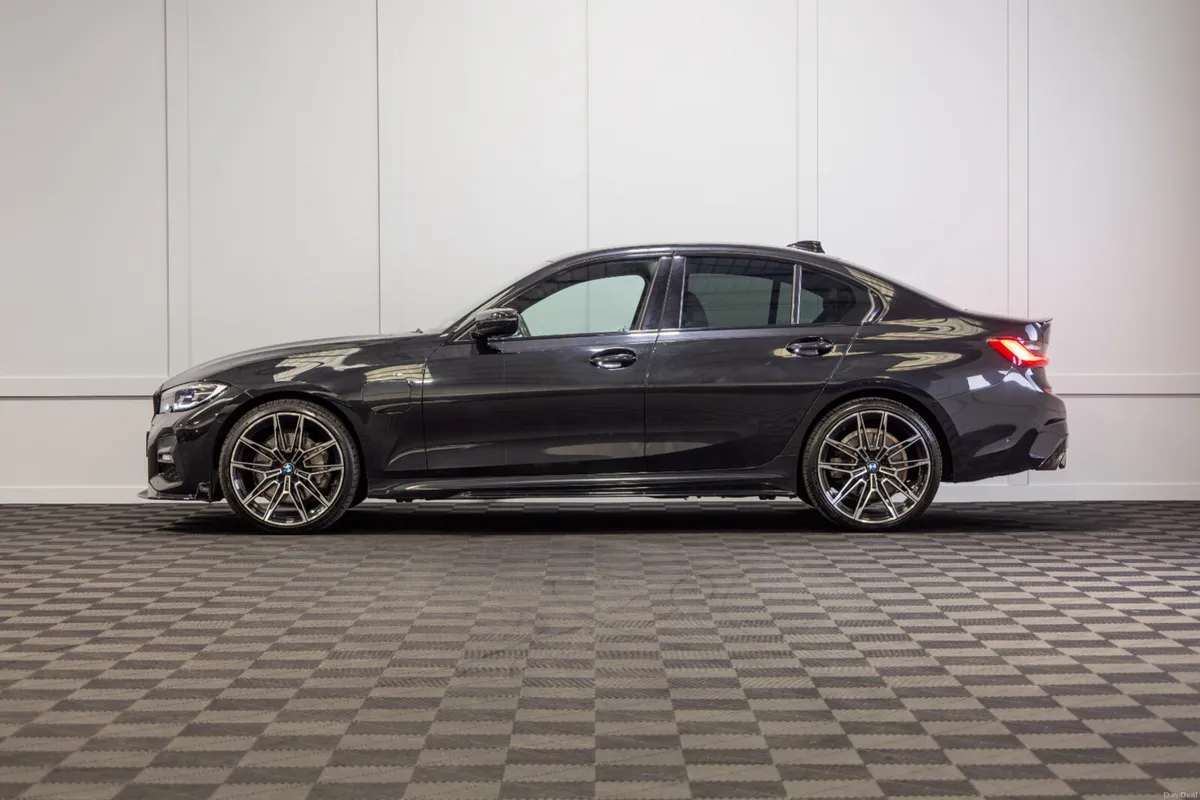 2019 BMW 3-Series 330e M-Sport - Image 3