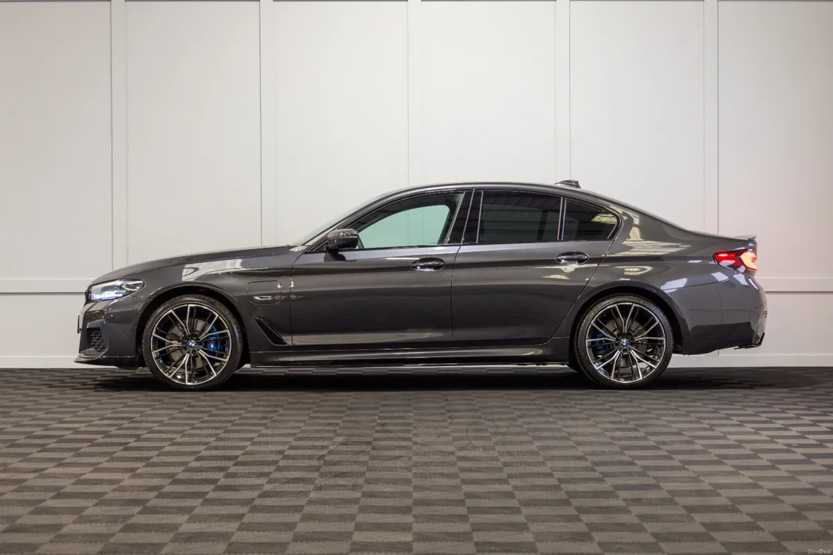 2023 BMW 5-Series 530e M-Sport - Image 3