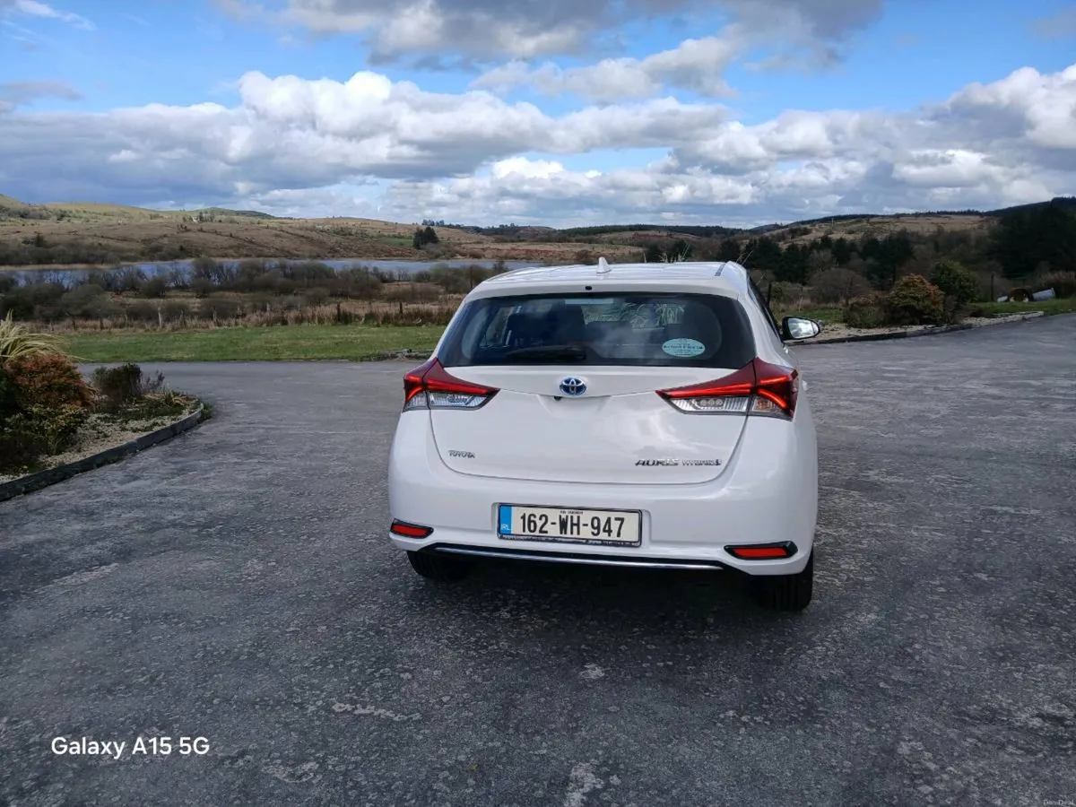 2016 Toyota Auris Hybrid - Image 3