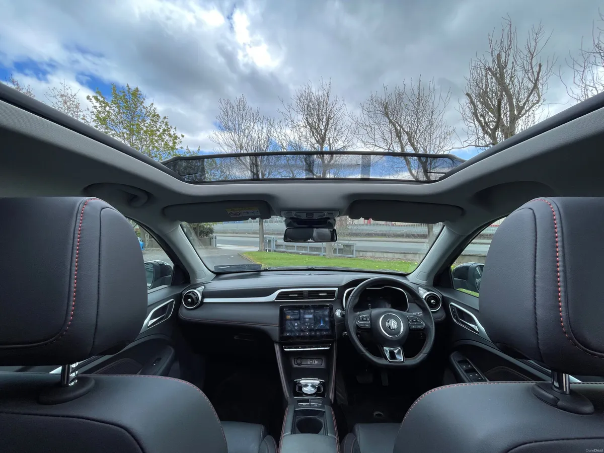 73KWH - SUNROOF - LEATHER - REVERSE CAMERA - - Image 4