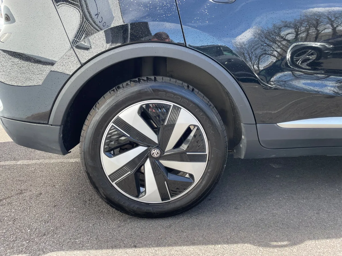 73KWH - SUNROOF - LEATHER - REVERSE CAMERA - - Image 2