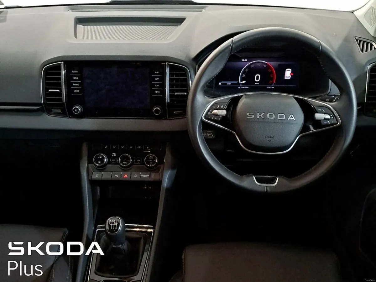 Skoda Karoq SELECTION+ 2.0TDI 115HP *Full Leather* - Image 3