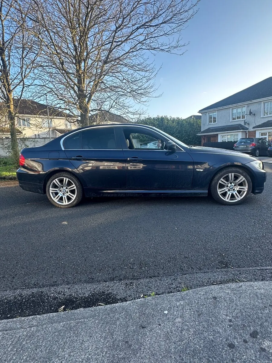 BMW 3-Series 2009 LCI - Image 2