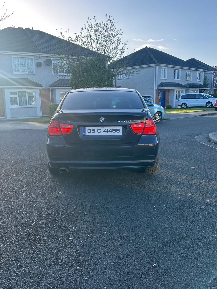 BMW 3-Series 2009 LCI - Image 3