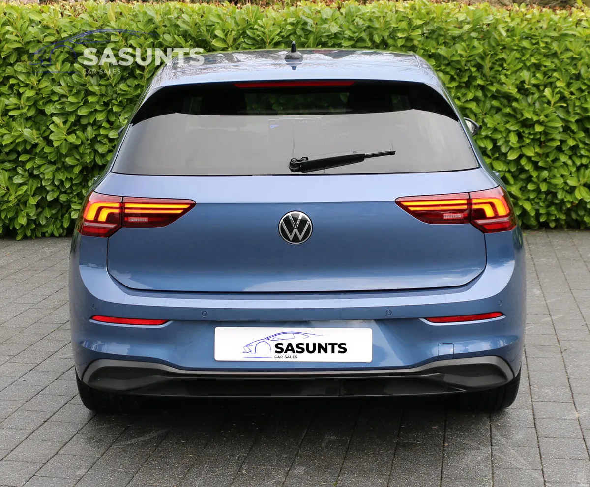 VOLKSWAGEN GOLF eTSI HYBRID - Image 6
