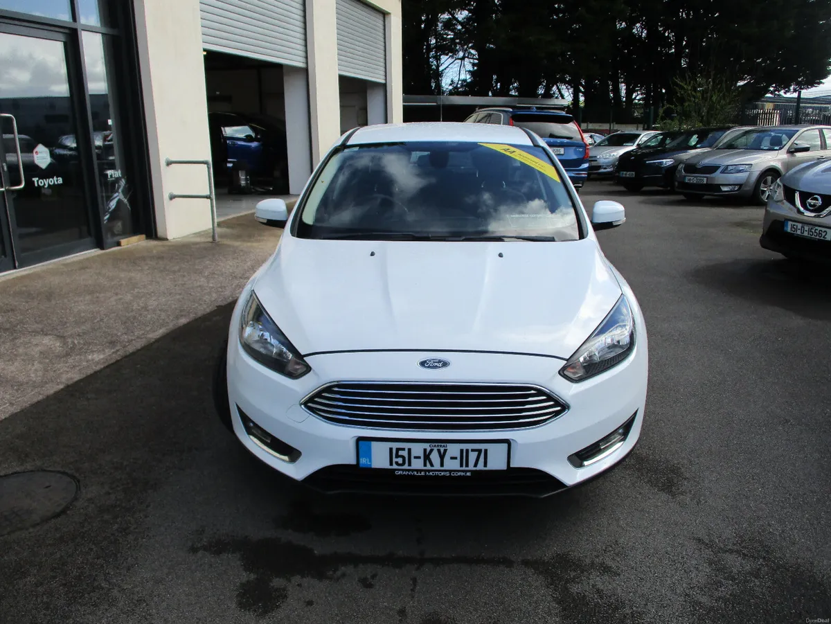 Ford Focus  Titanium 2015 - Image 2