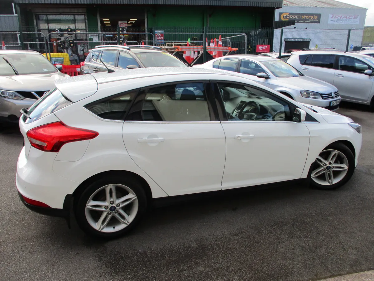 Ford Focus  Titanium 2015 - Image 4