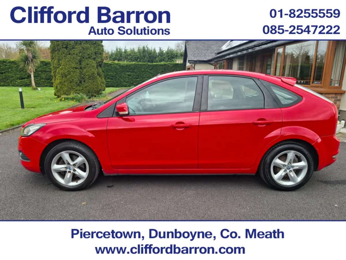 Ford Focus ZETEC 1.4 5SPEED 5DR - Image 6