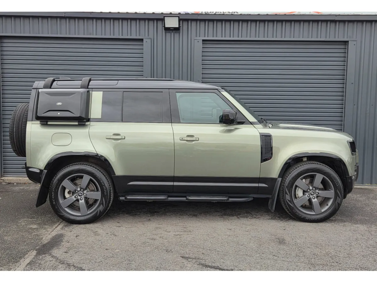 Land Rover Defender X-DYNAMIC HSE PHEV - Image 4