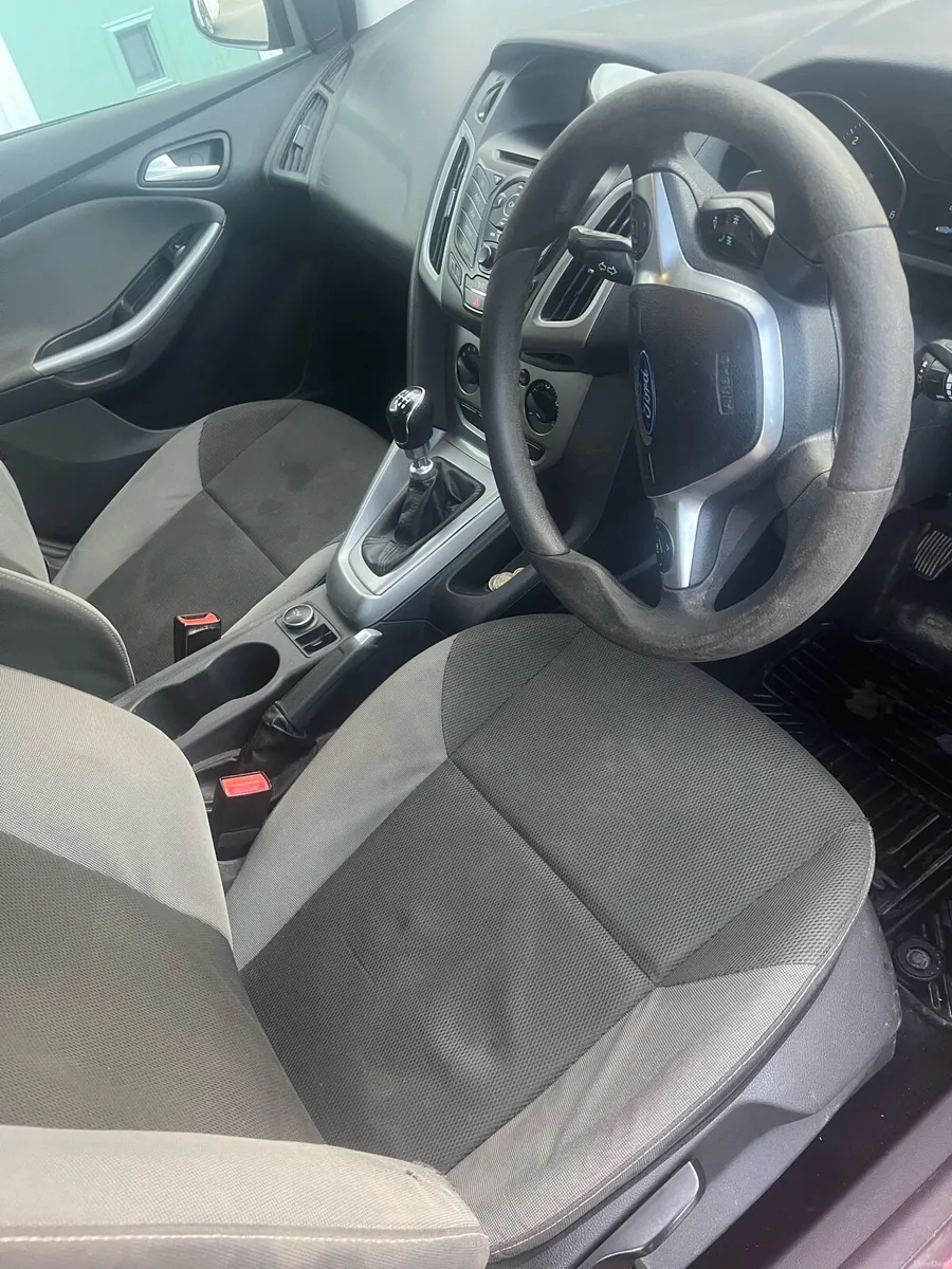 Ford focus 2011 - Image 4