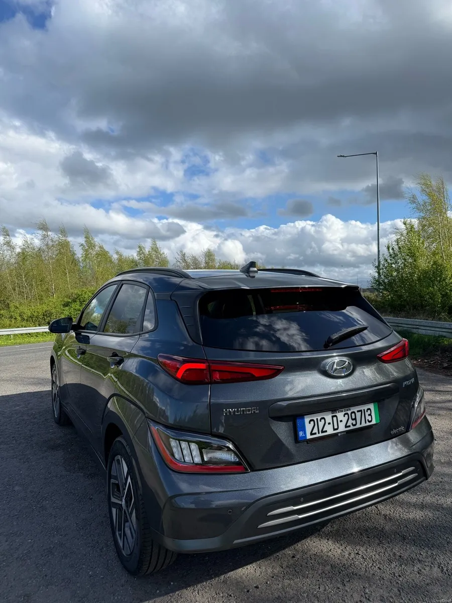 Hyundai kona premium EV 64 kw long range - Image 4