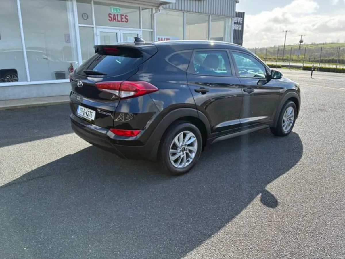 Hyundai Tucson 1.7 Executive 5DR - Image 3