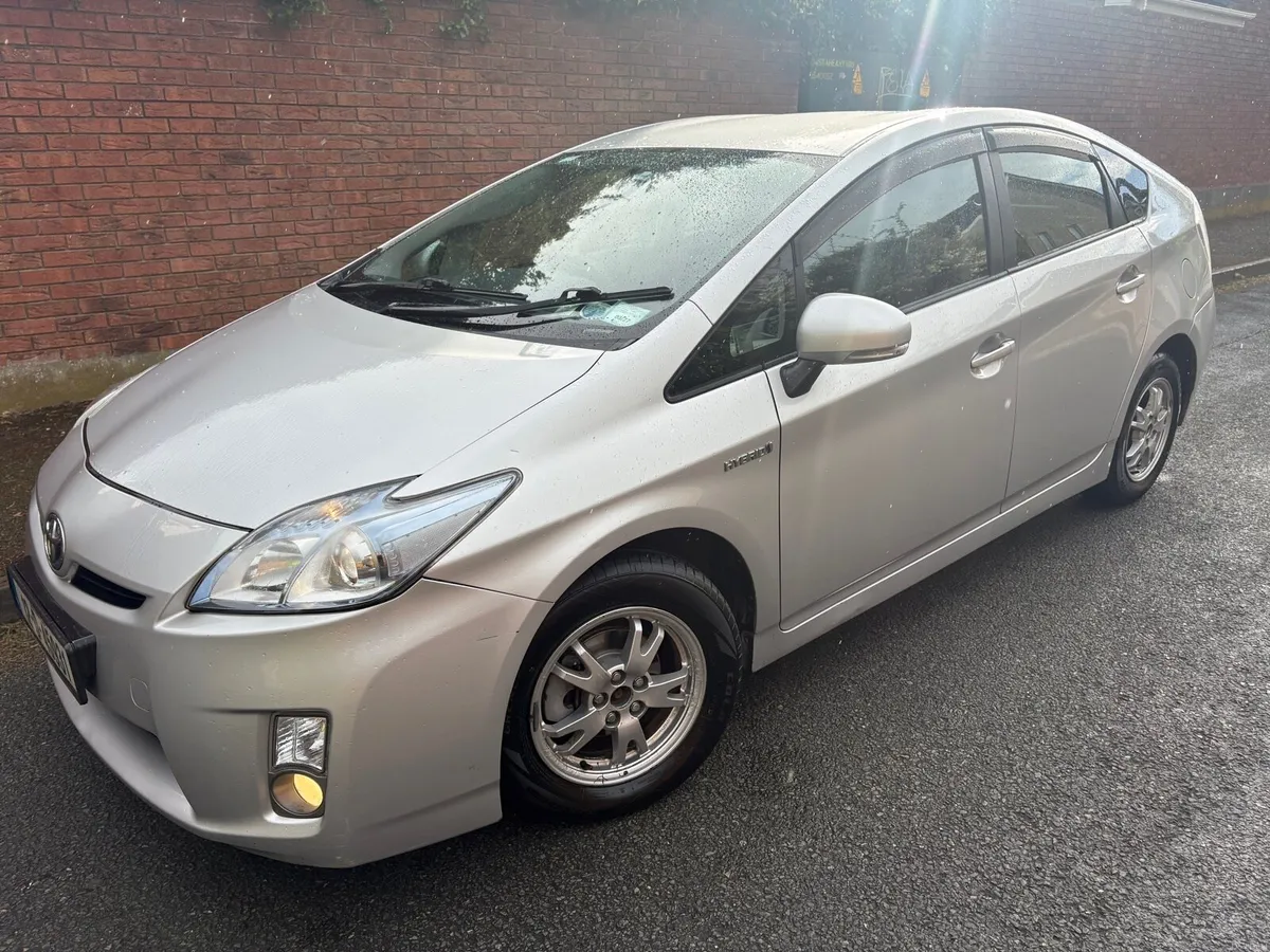 2012 Toyota Prius 1.8 Hybrid Auto (tax and test) - Image 2