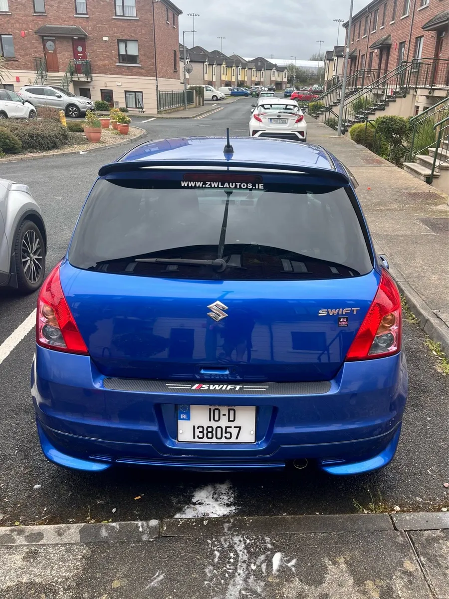 2010 Automatic Suzuki Low KM - Image 3