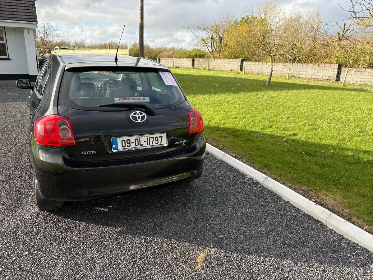 09 Toyota Auris - Image 3
