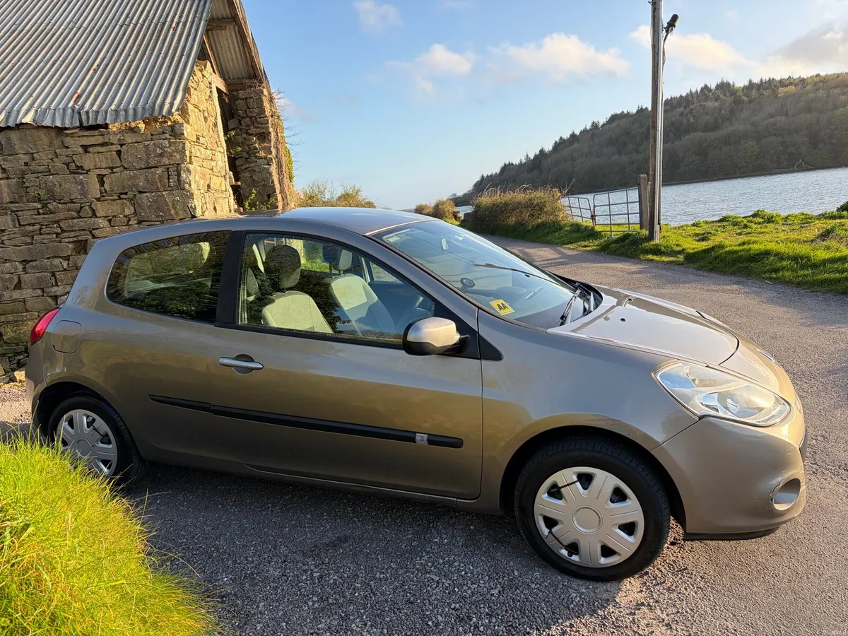 2011 Renault Clio Petrol - Image 2