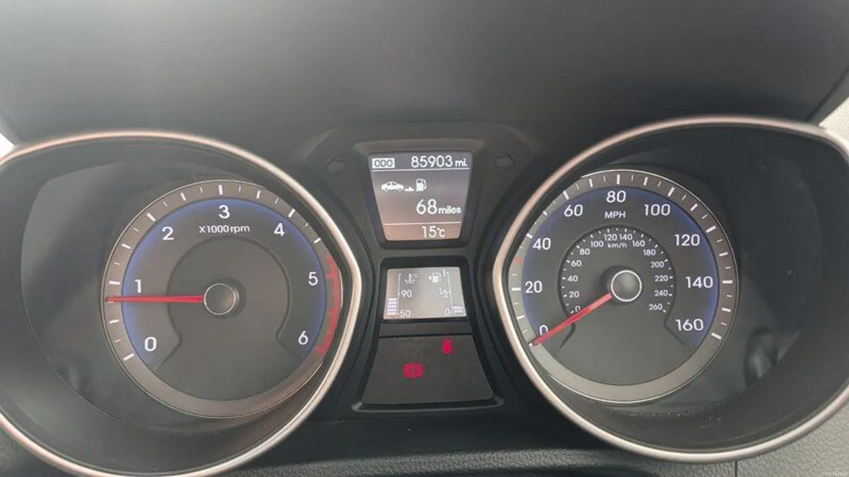 2015 Hyundai i30 - Image 2