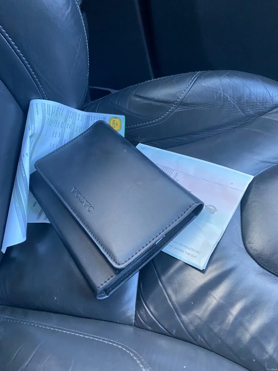 VOLVO XC BEAUTIFUL LOTS OF POWER DRIVE - Image 3