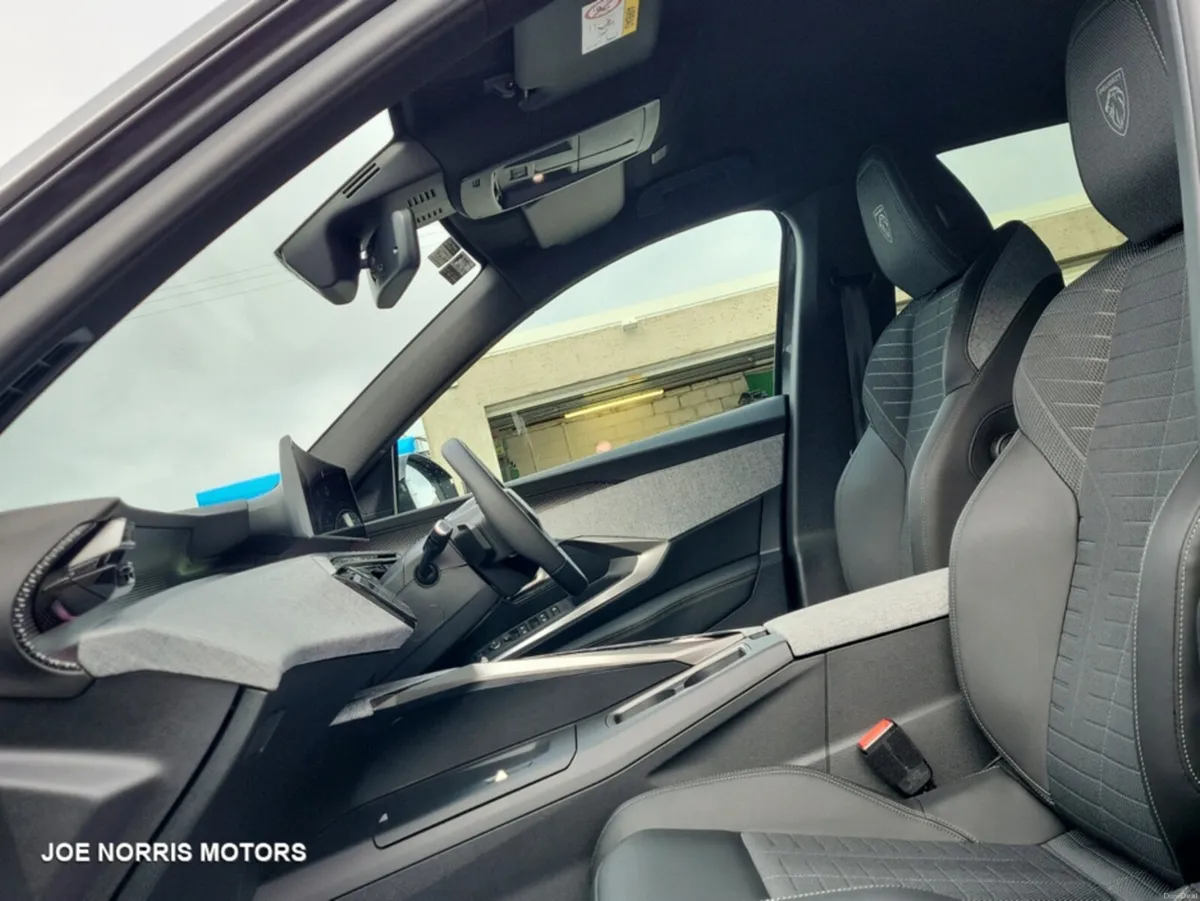 Peugeot 3008 eGT 73kWh 210 bhp 3008 ev - Image 4