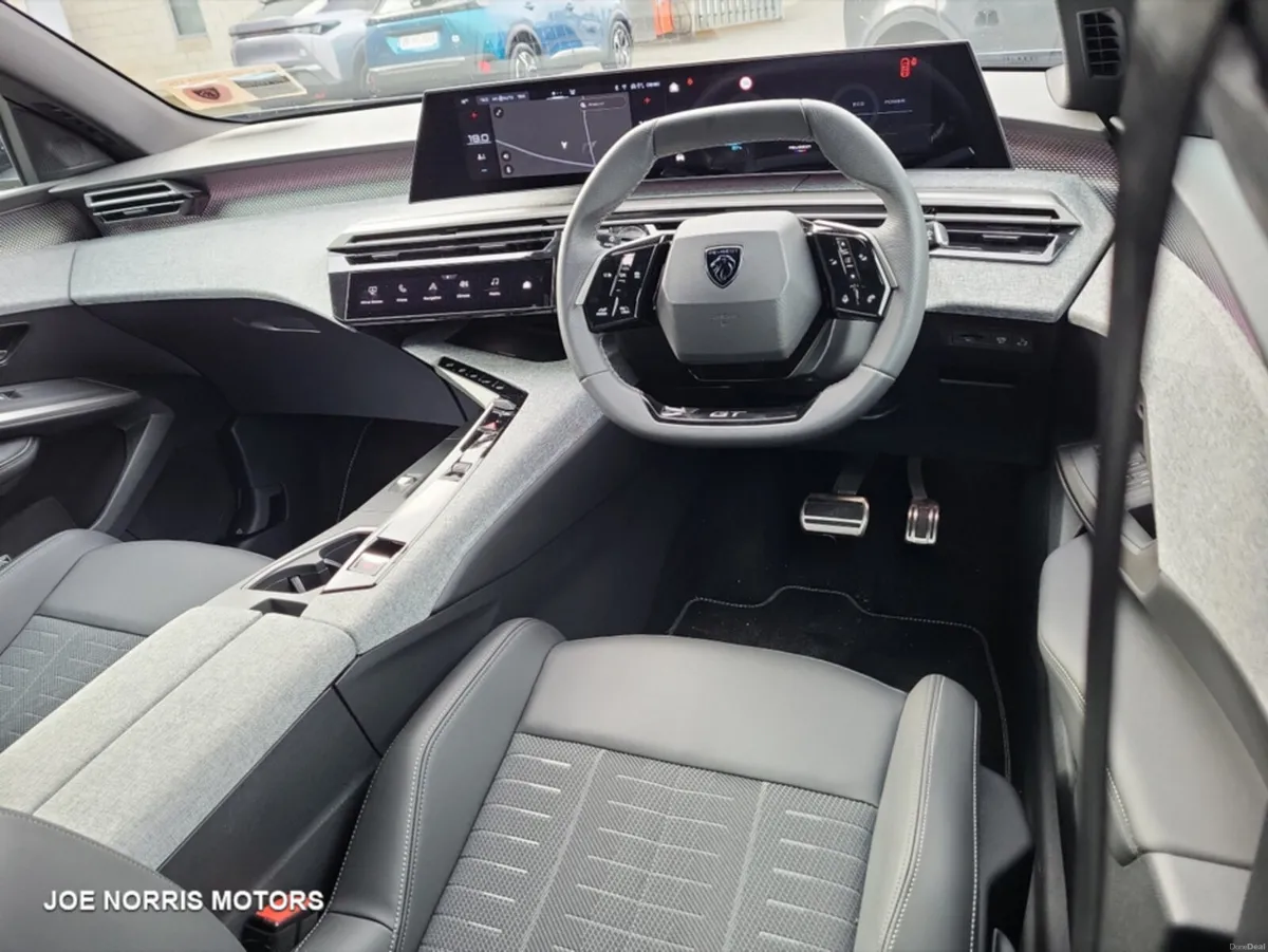 Peugeot 3008 eGT 73kWh 210 bhp 3008 ev - Image 6