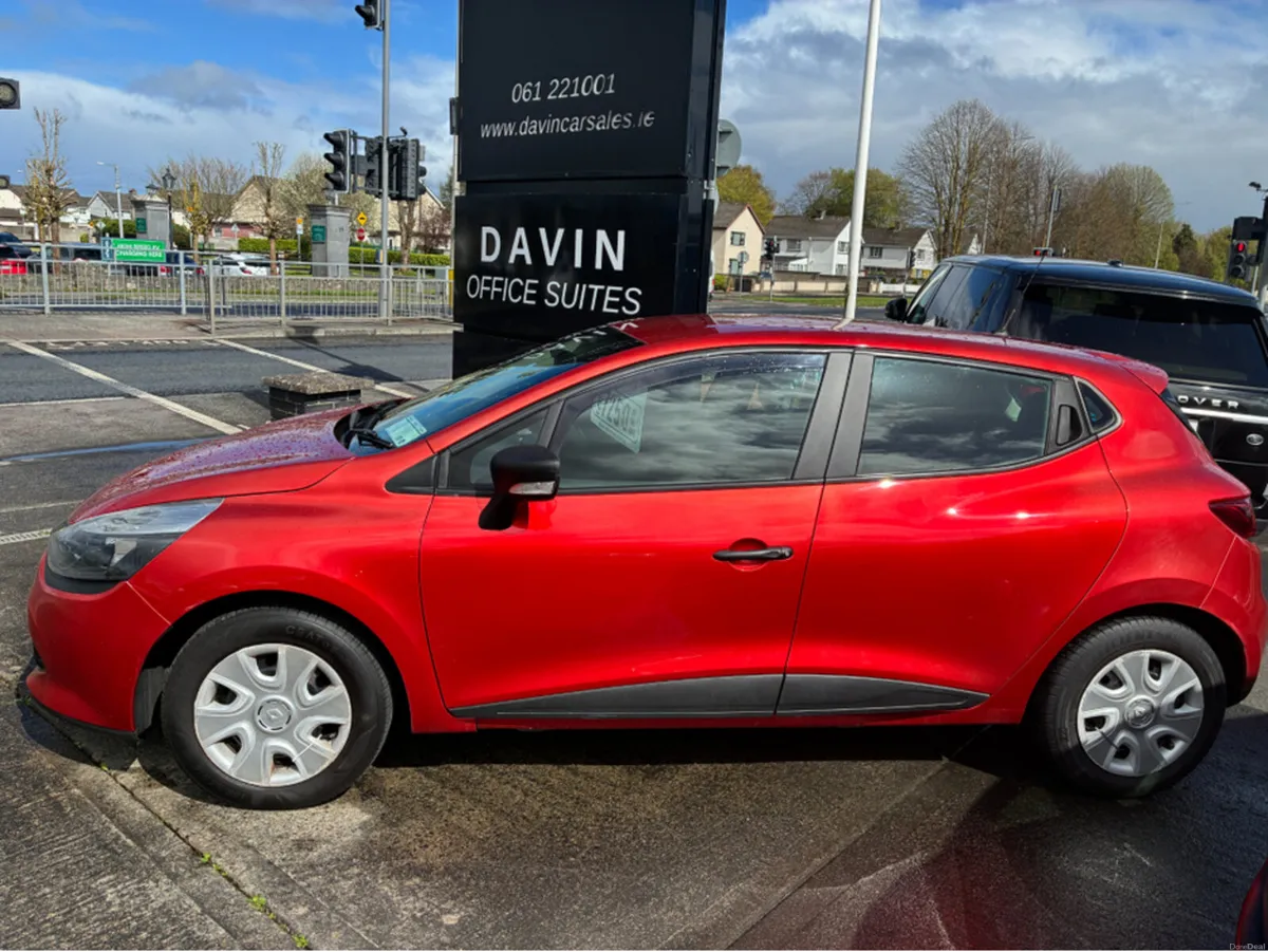 Renault Clio IV EXPRESSION 1.2 PET 4DR - Image 3