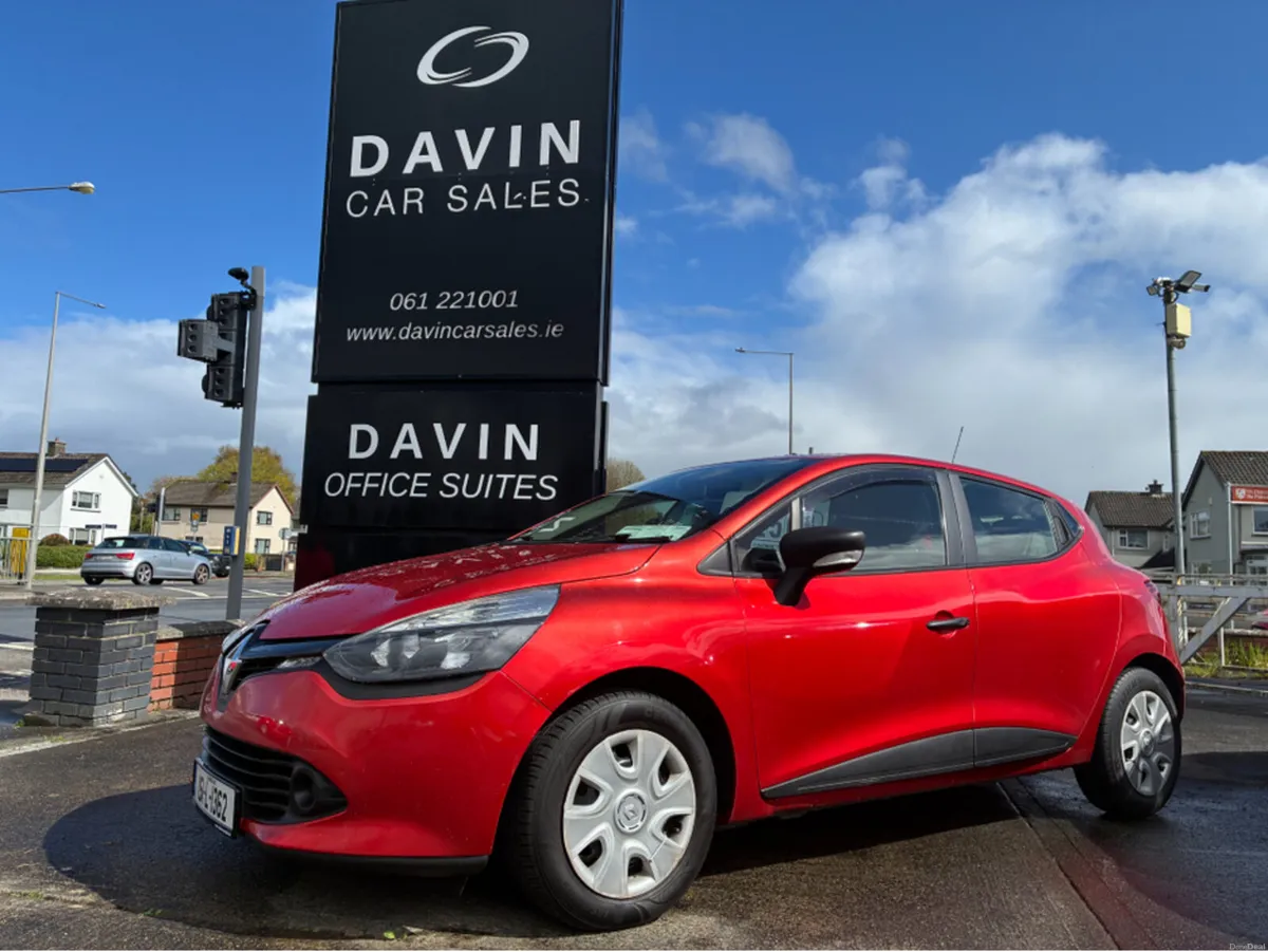 Renault Clio IV EXPRESSION 1.2 PET 4DR - Image 1