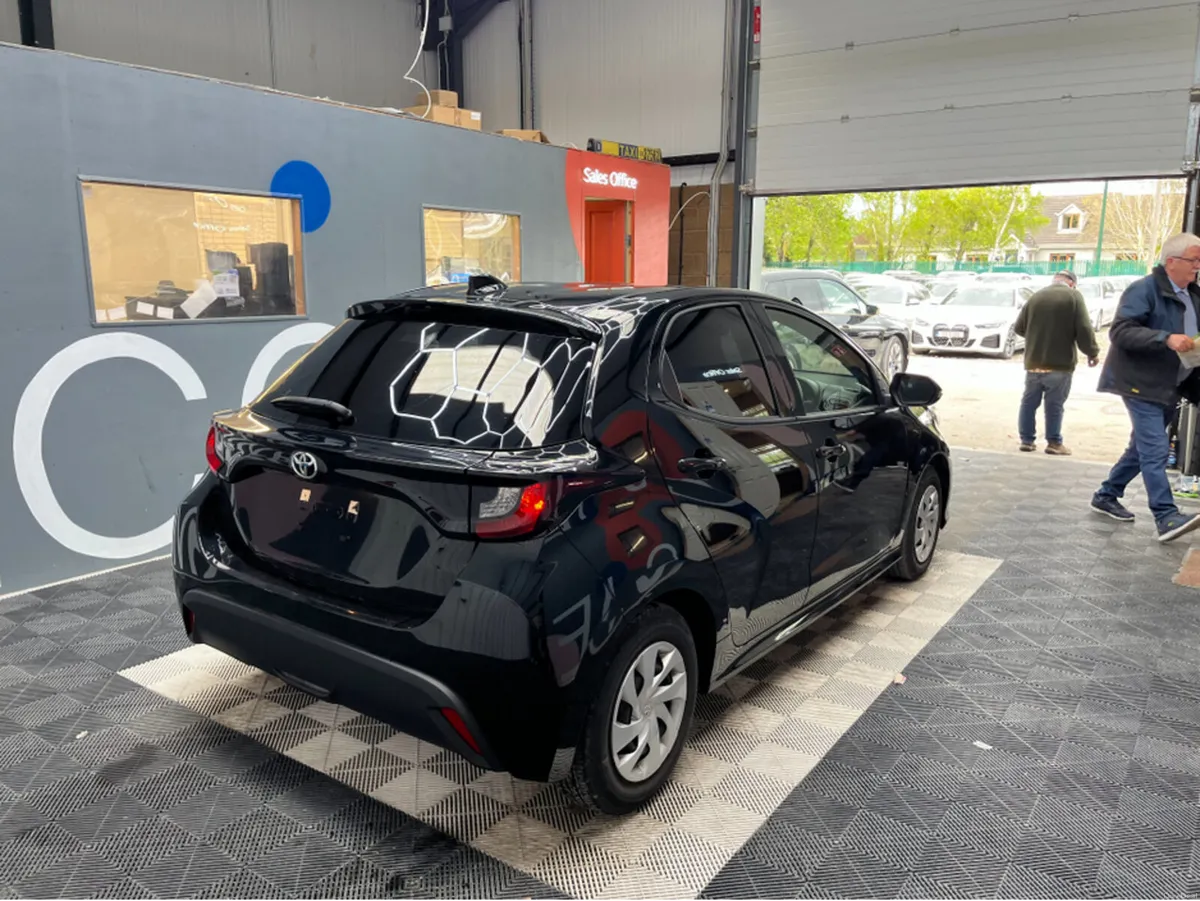 Toyota Yaris 2023 TOYOTA YARIS X 1.0 AUTOMATIC / R - Image 2