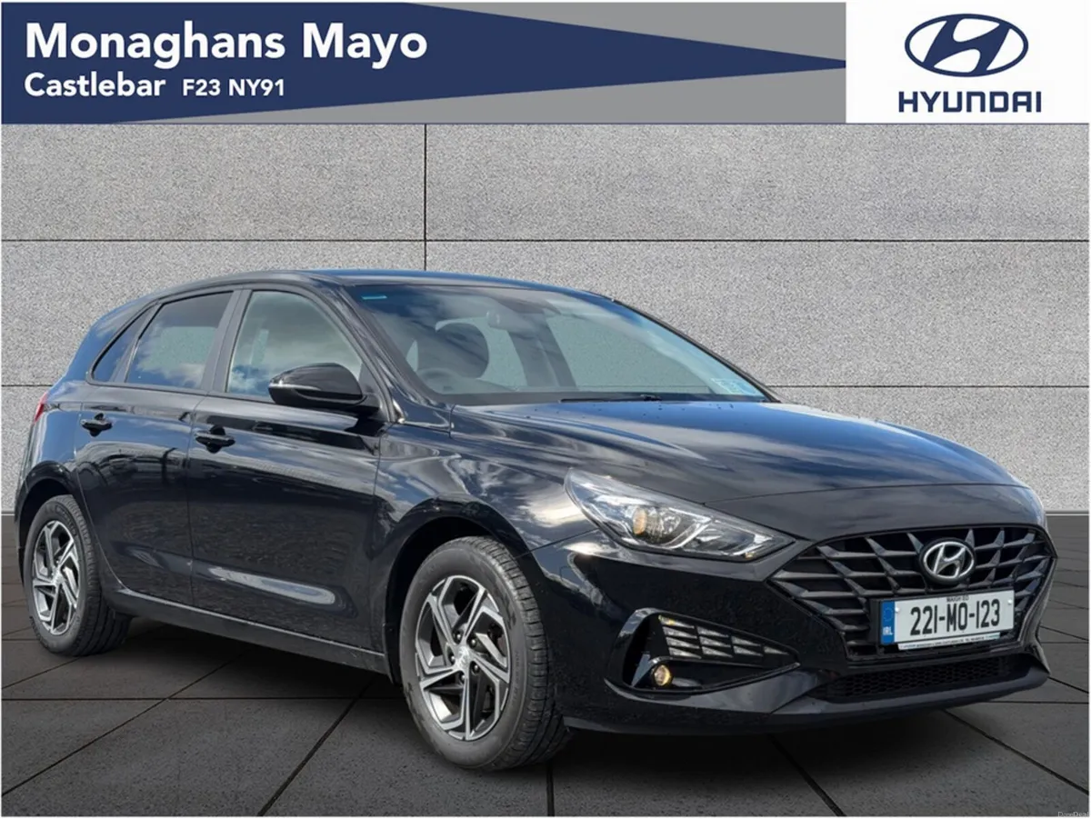 Hyundai i30 DELUXE 1.6 DIESEL 5DR - Image 1