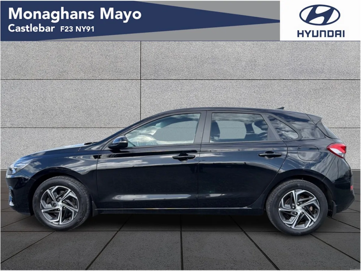 Hyundai i30 DELUXE 1.6 DIESEL 5DR - Image 6