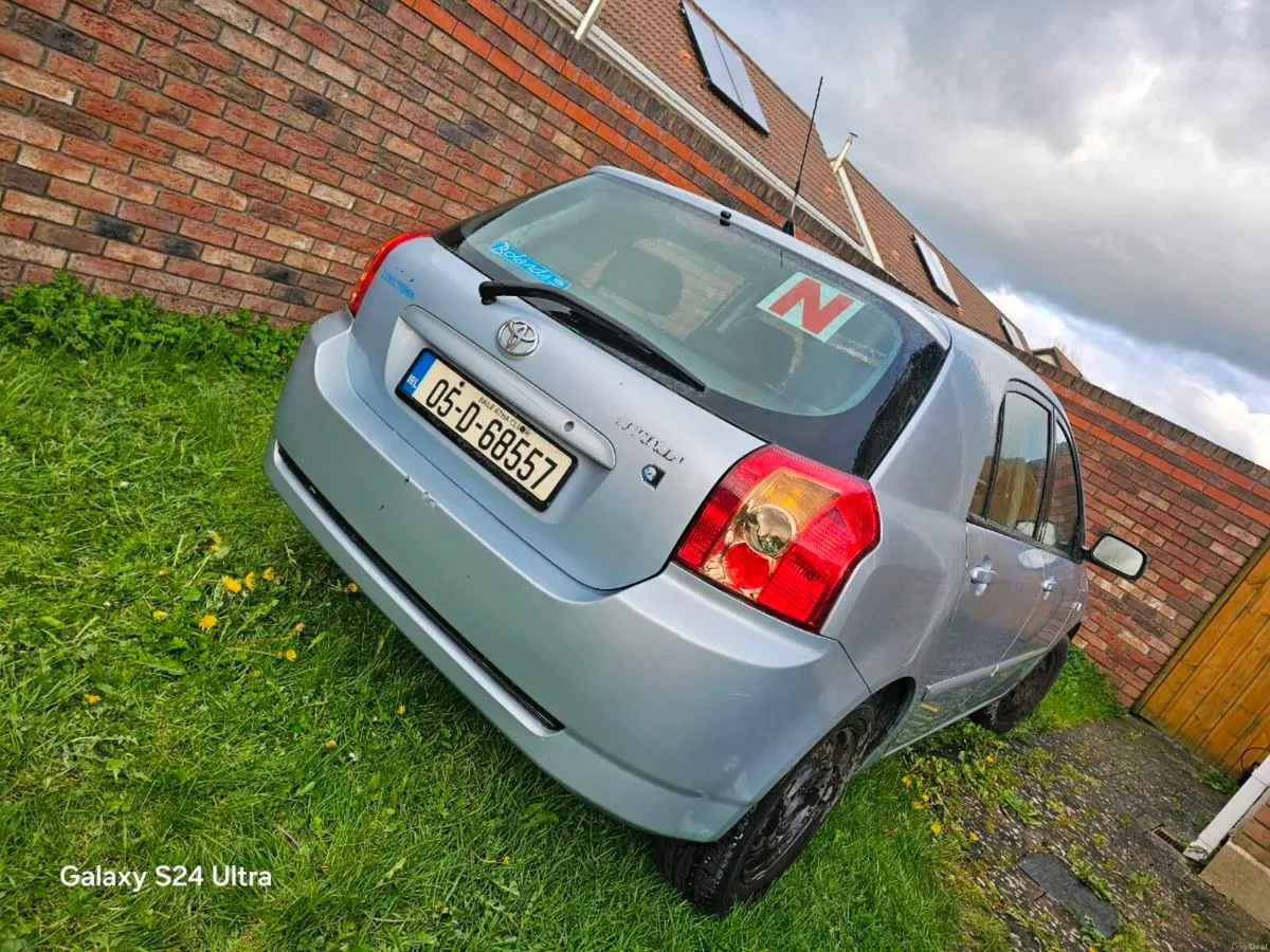 Toyota Corolla 2005 manual car - Image 1