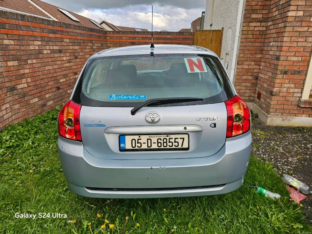 Toyota Corolla 2005 manual car - Image 4