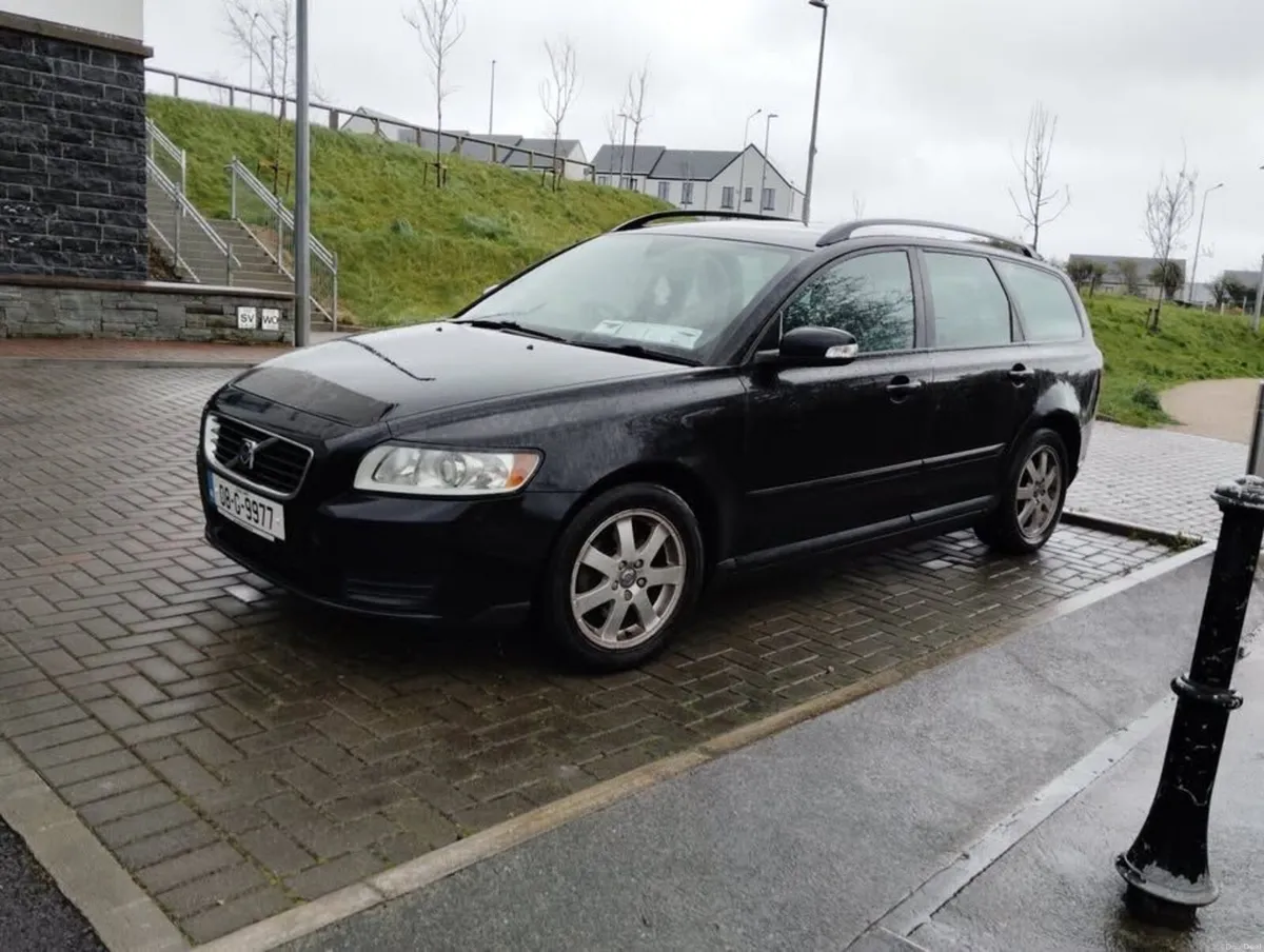 Volvo V50 2008 - Image 2