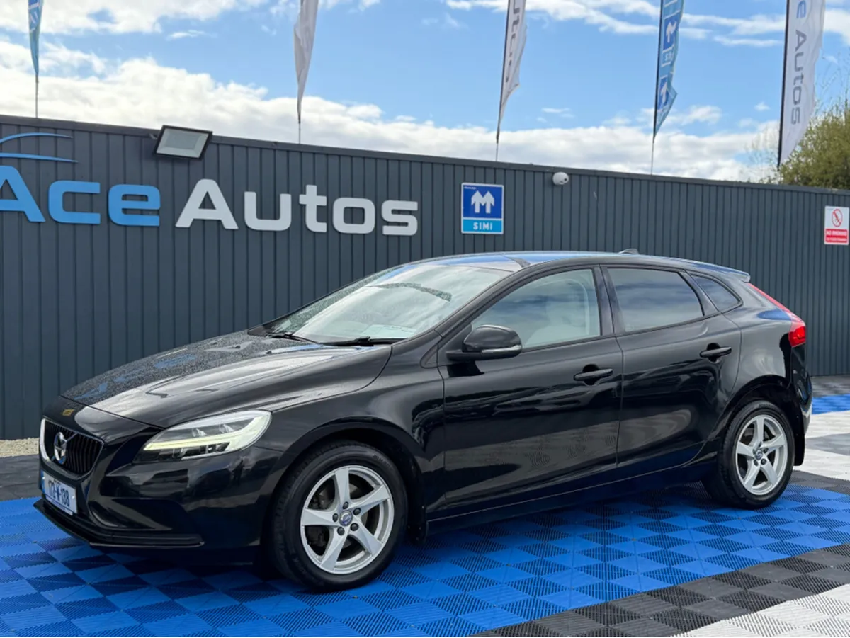 Volvo V40 D2 MOMENTUM - 2.0L DIESEL - MANUAL - 12M - Image 4