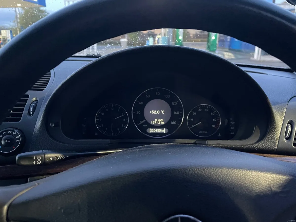 Mercedes-Benz E-Class 2006 - Image 2