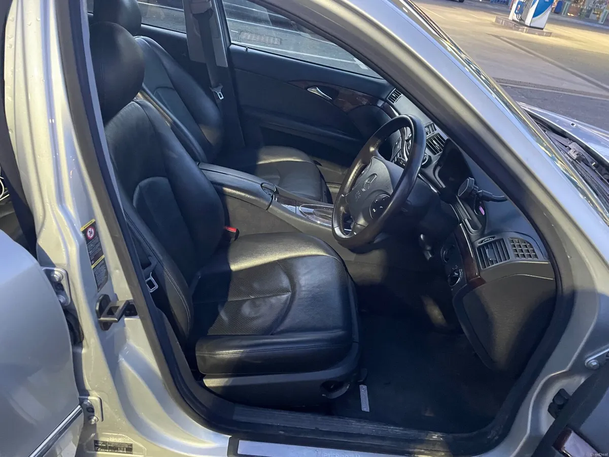 Mercedes-Benz E-Class 2006 - Image 4