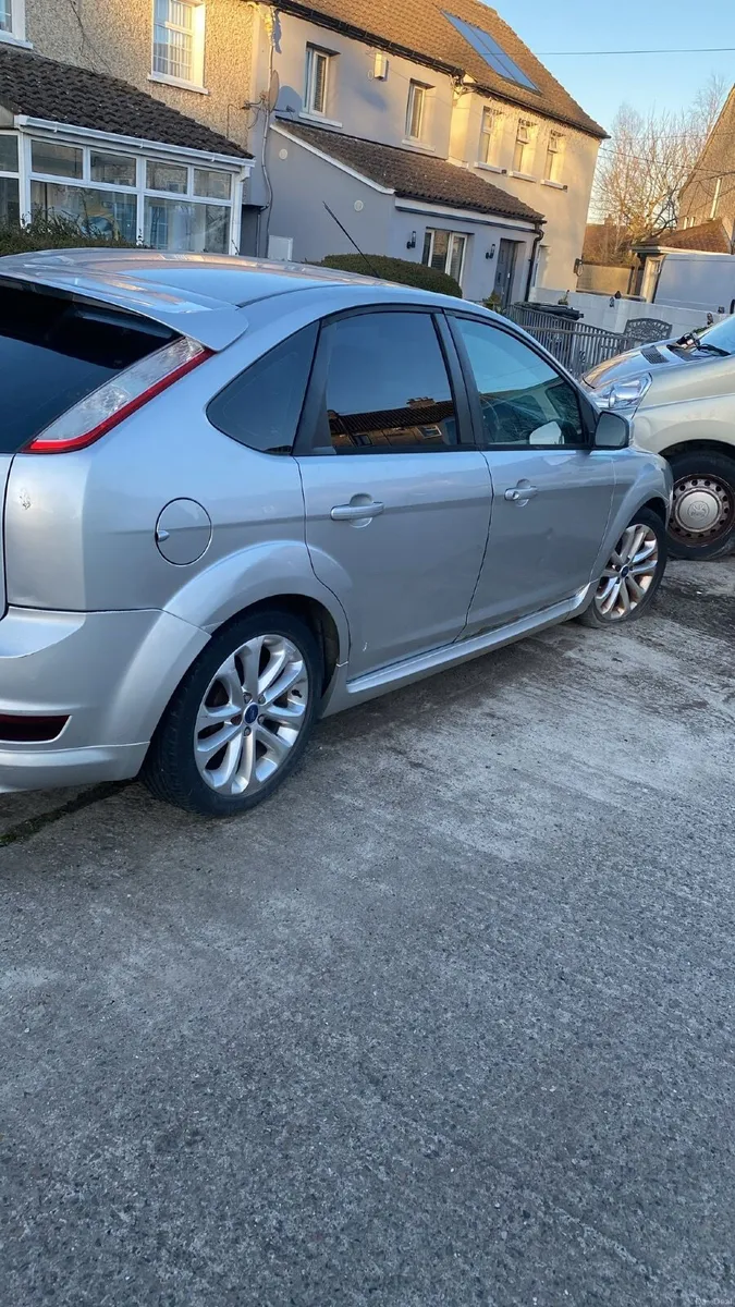 Ford Focus 2011 - Image 2