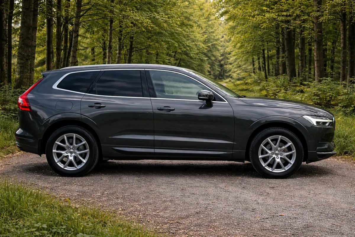 181 VOLVO XC60 2.0 D4 AWD MOMENTUM  - AUTO - - Image 4