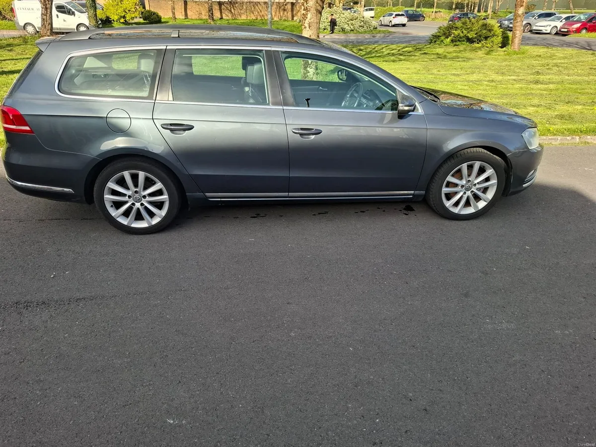 Volkswagen Passat 2014 Low milage - Image 2