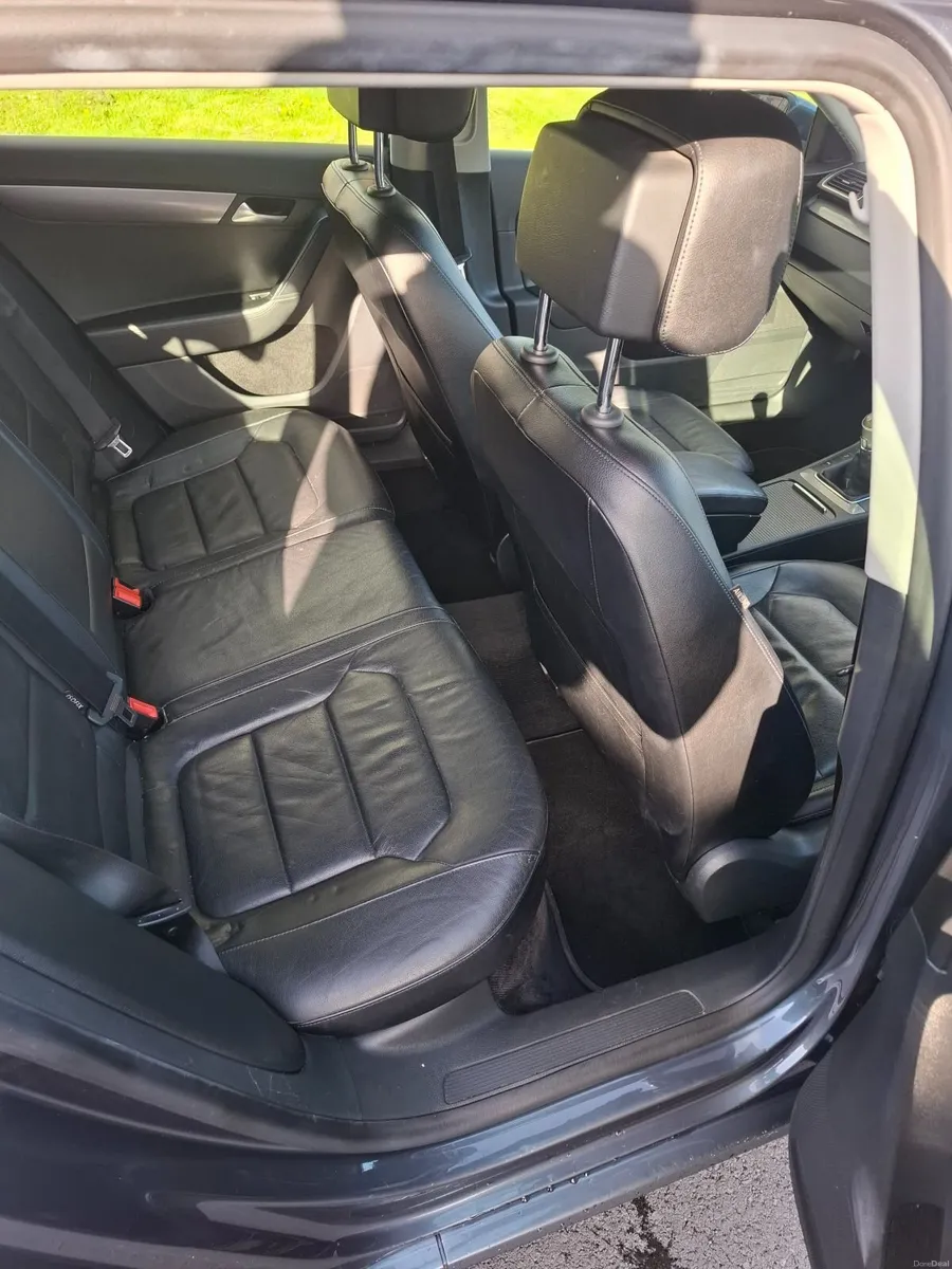 Volkswagen Passat 2014 Low milage - Image 4