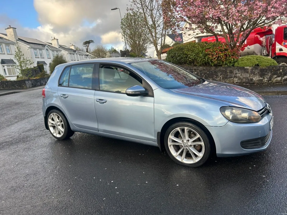 2010 Volkswagen Golf - Image 1