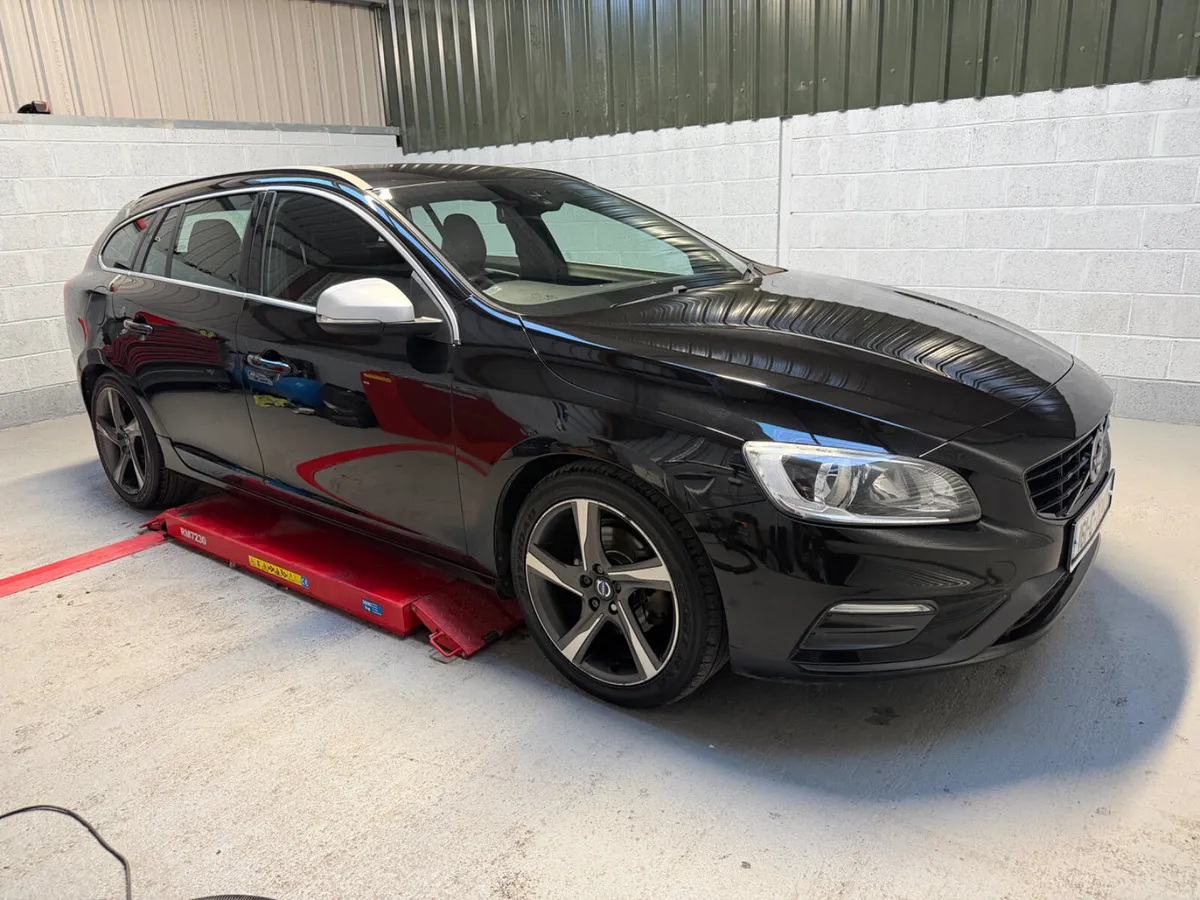 Volvo V60 2016     R- DESIGN  ! - Image 1