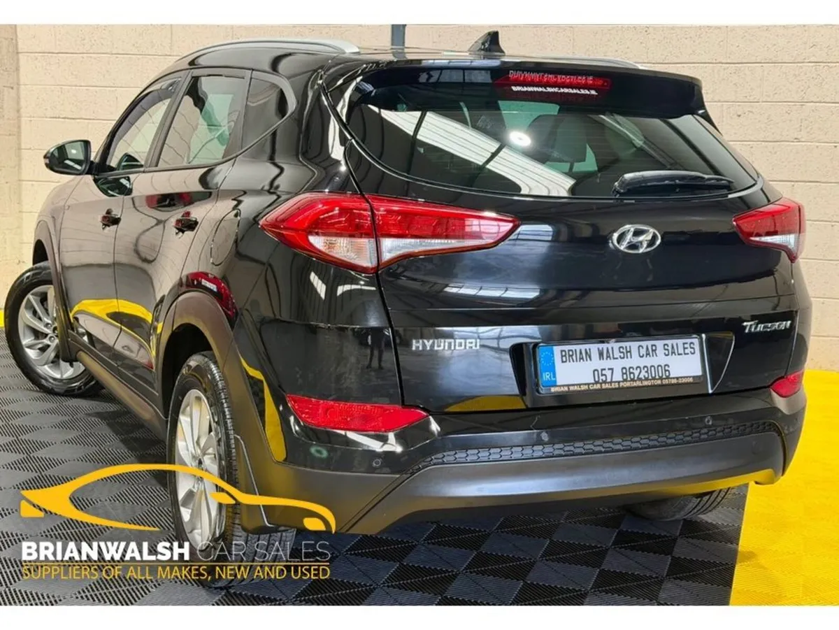 Hyundai Tucson 1.7 EXECUTIVE 5DR - Image 2