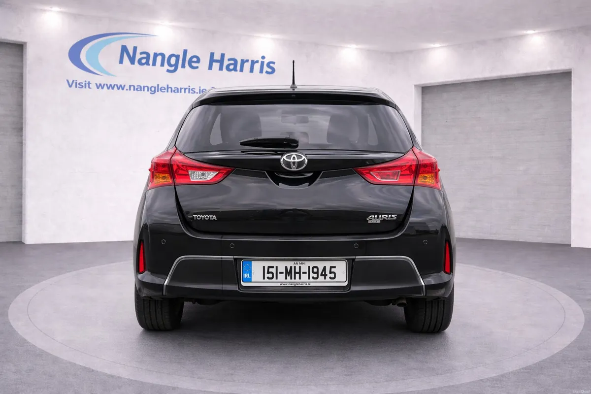 Toyota Auris Sol. Low KMS - Image 4